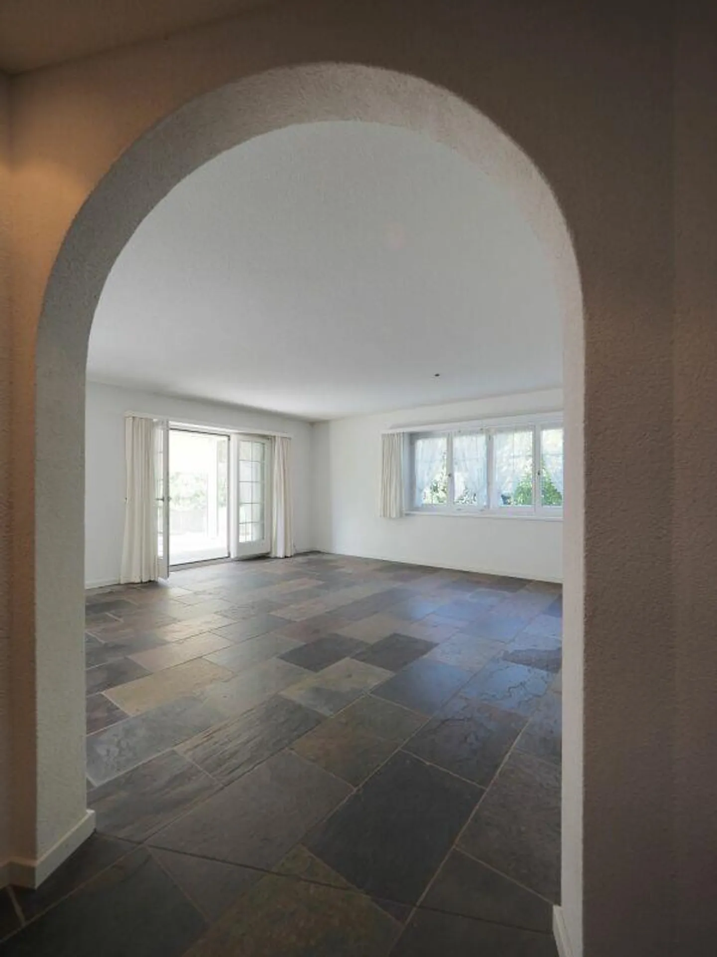 Detached single-family house with winter garden in idyllic location - Photo 4 of 6