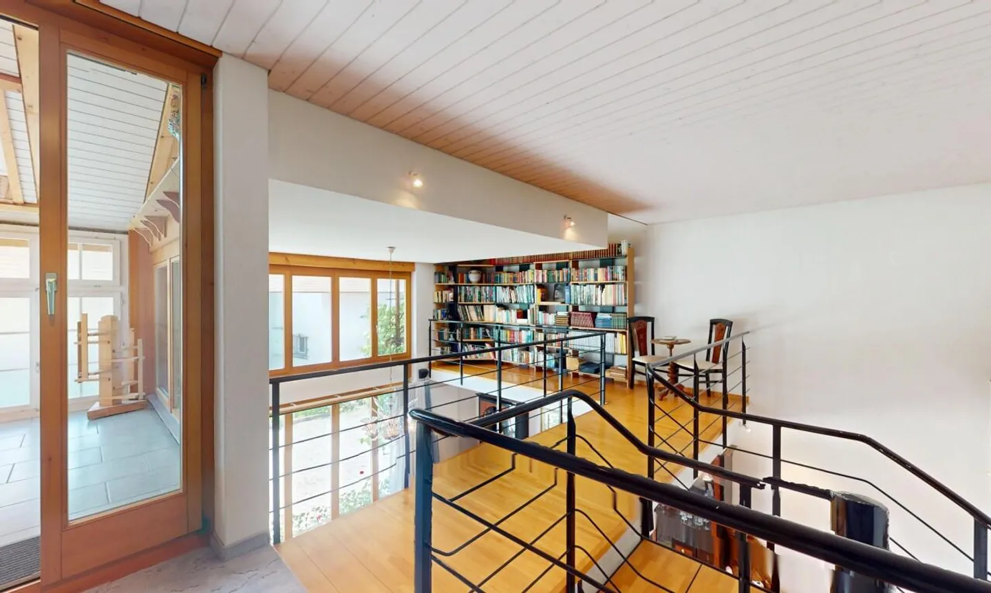 Sunny property in core zone with development potential - Photo 7 of 13