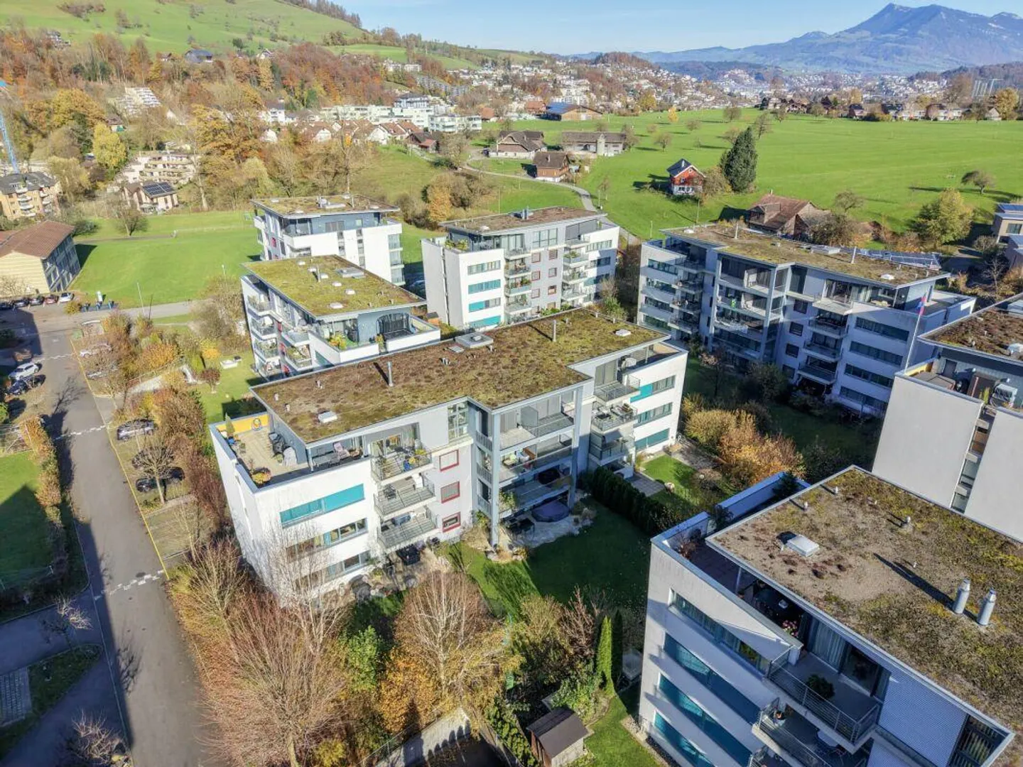 Living in peace - well connected - Photo 1 of 11