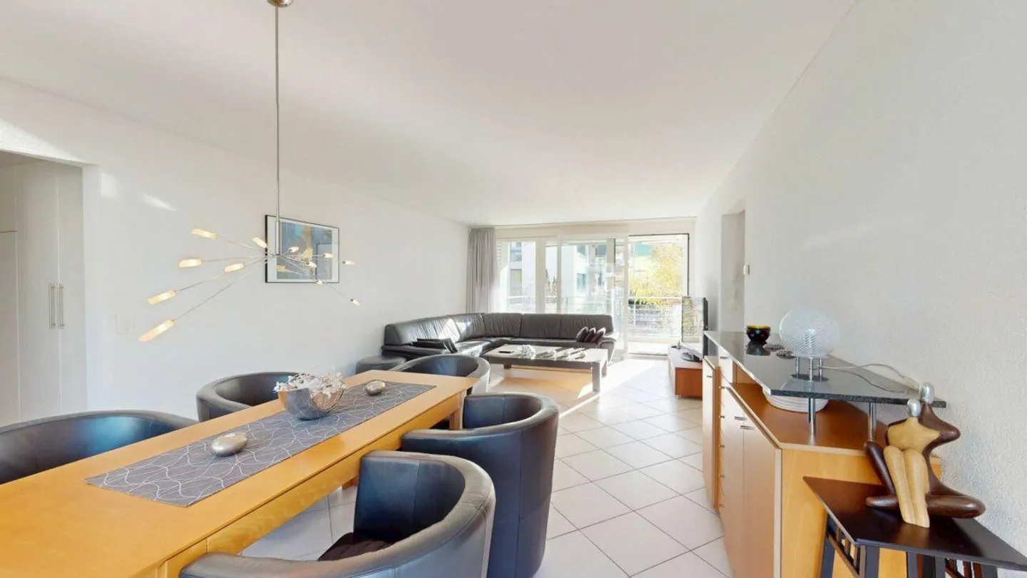 Living in peace - well connected - Photo 2 of 11