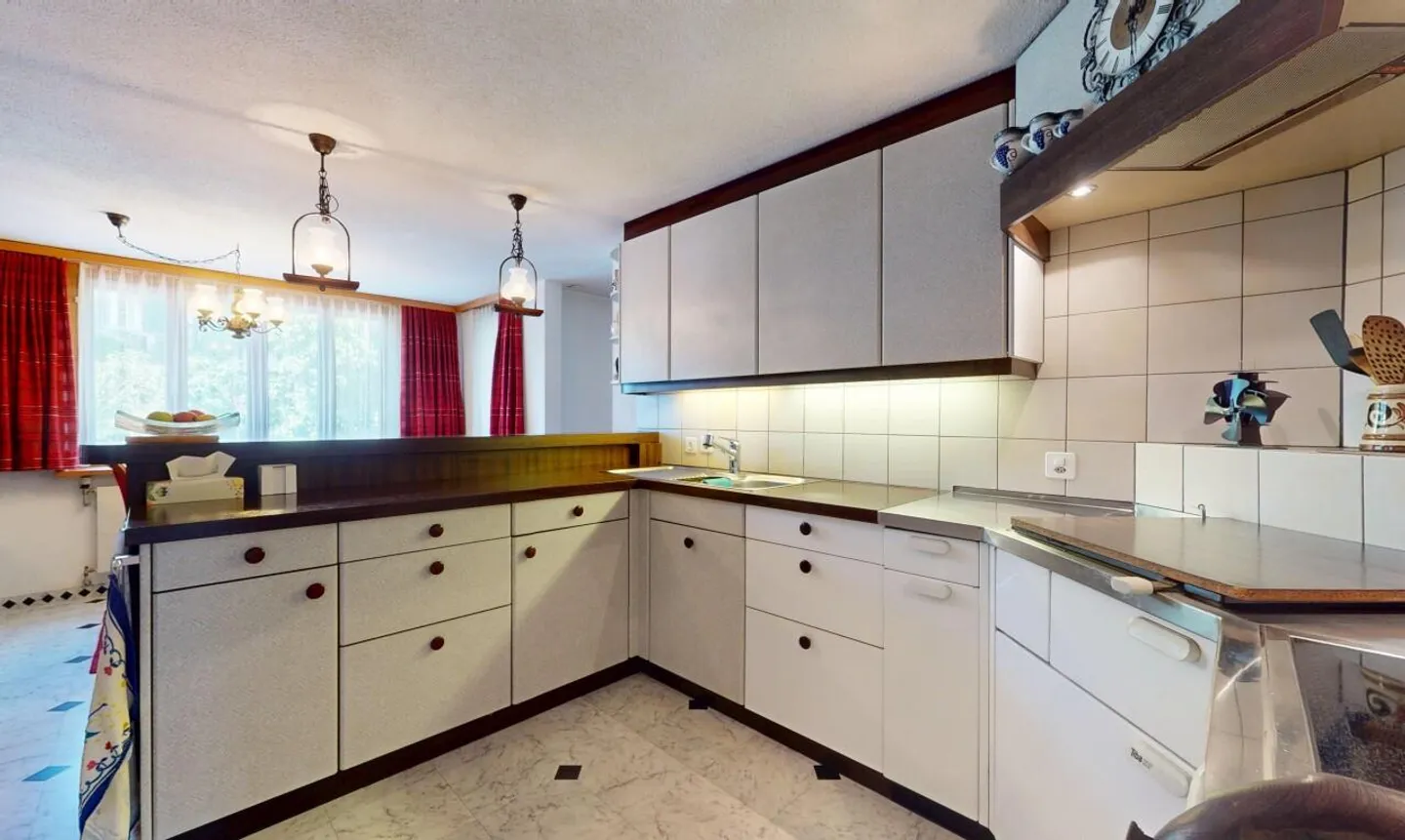 Sunny property in core zone with development potential - Photo 9 of 13