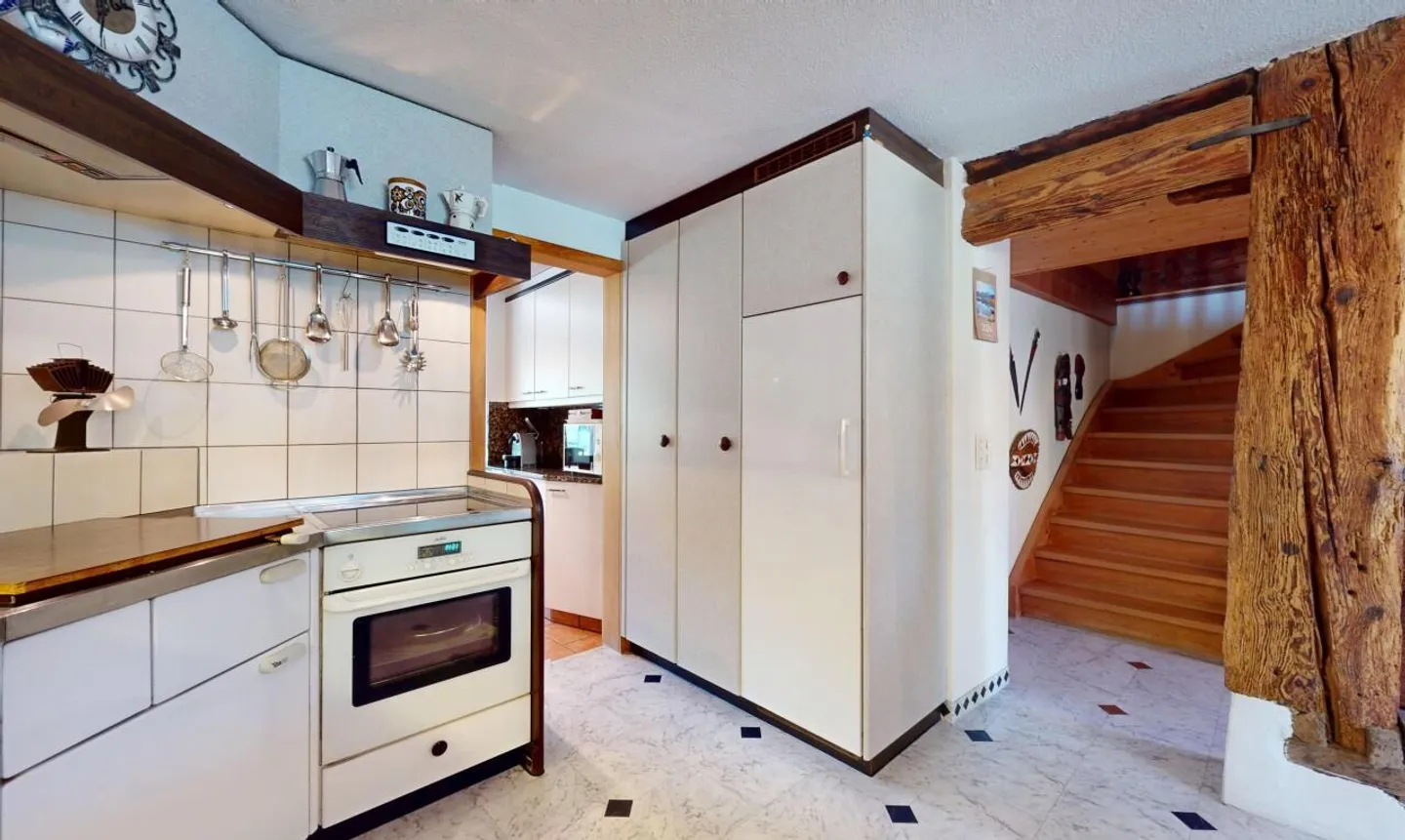 Sunny property in core zone with development potential - Photo 10 of 13