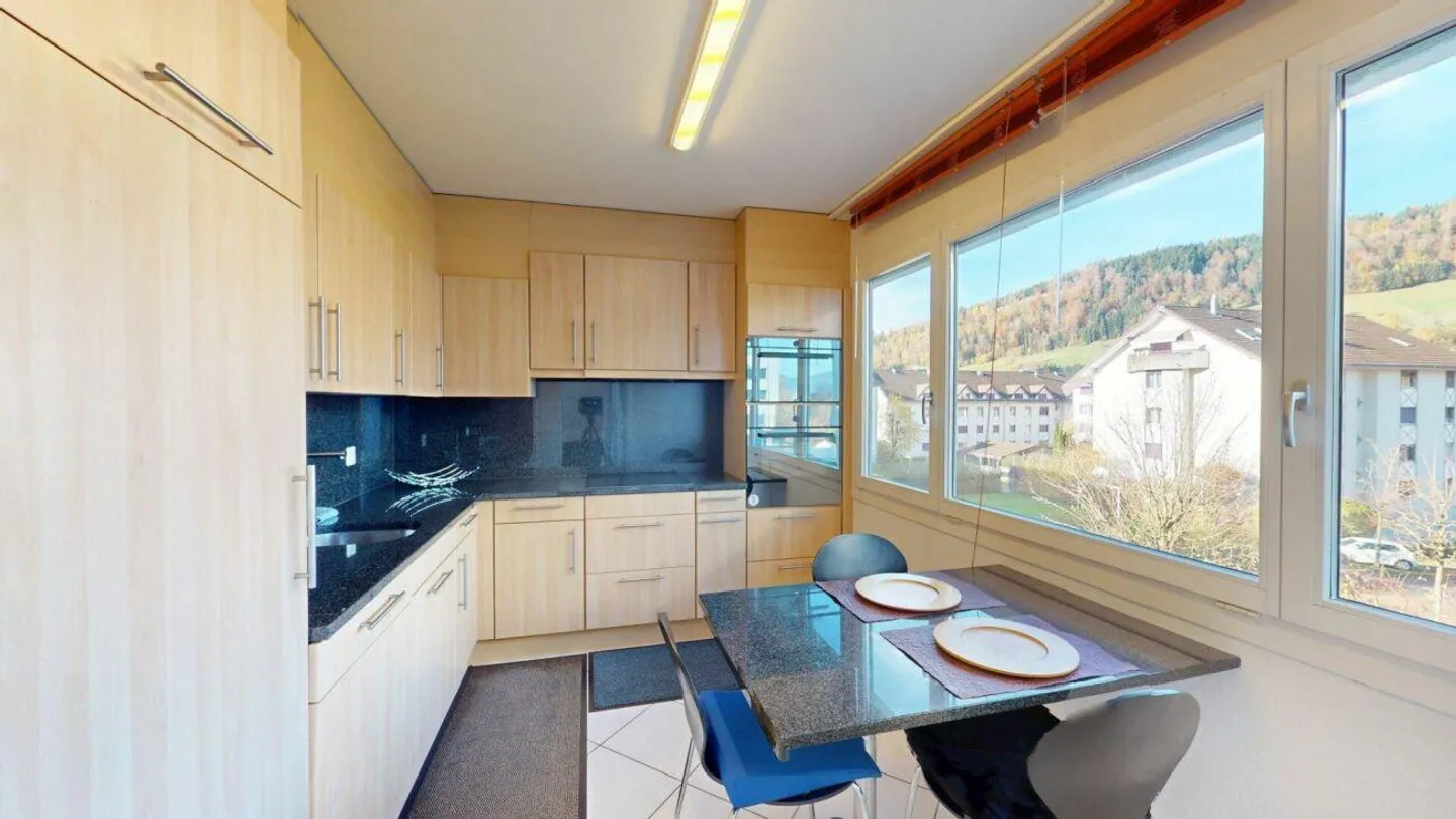 Living in peace - well connected - Photo 3 of 11