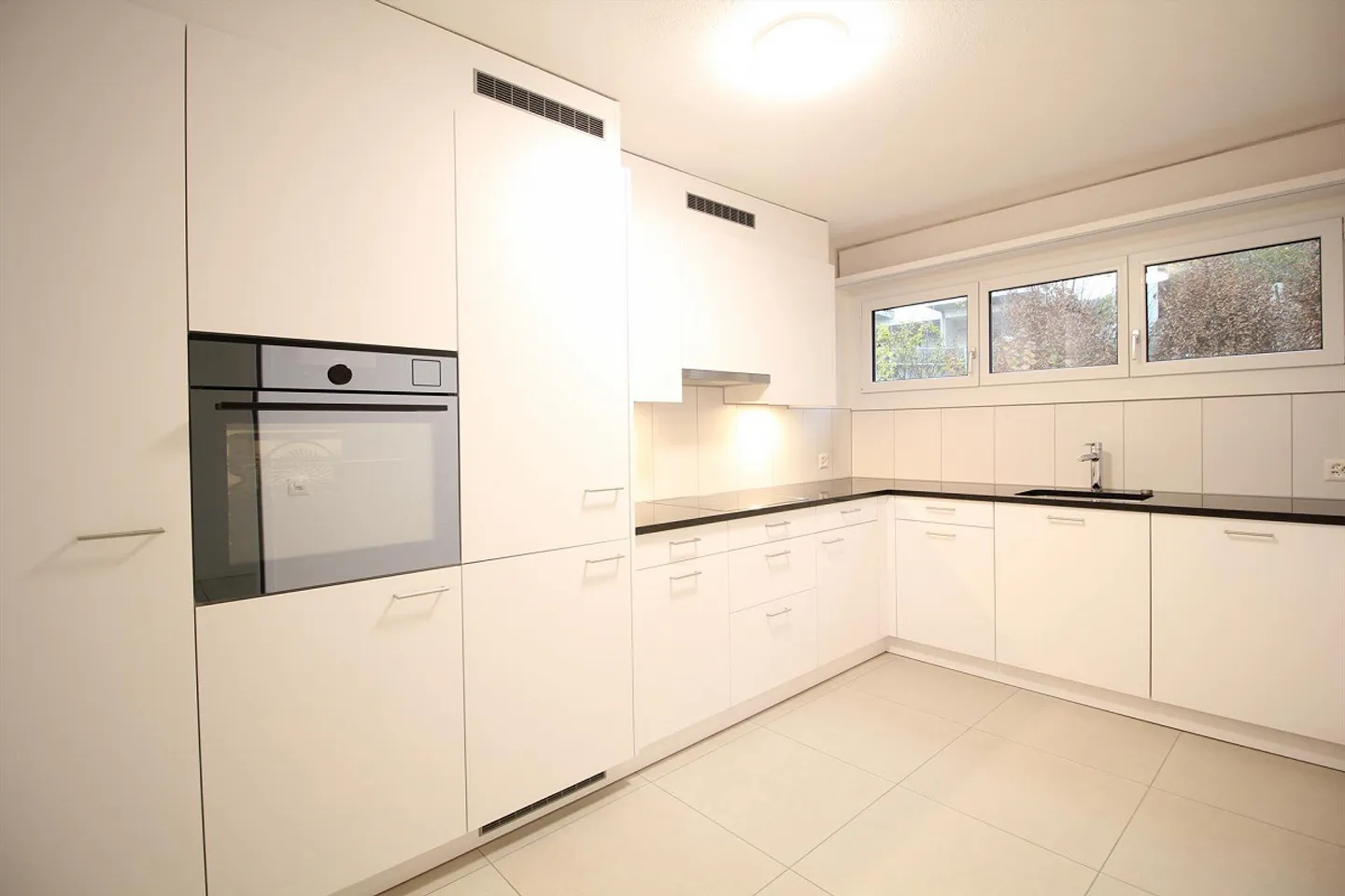 Appartamento 5.5 stanze completamente ristrutturato, grande e luminoso con vista - Foto 2 di 20