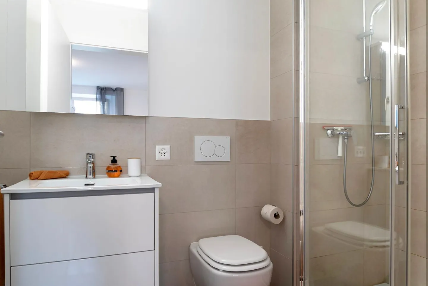 2.5 Room Apartment - Photo 2 of 4