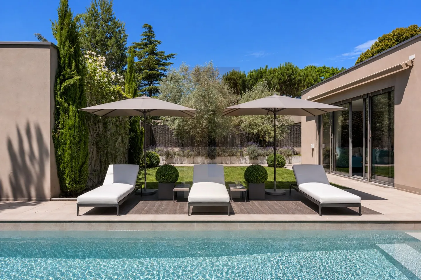 Exclusivity: Magnificent contemporary villa, turnkey - Photo 1 of 6