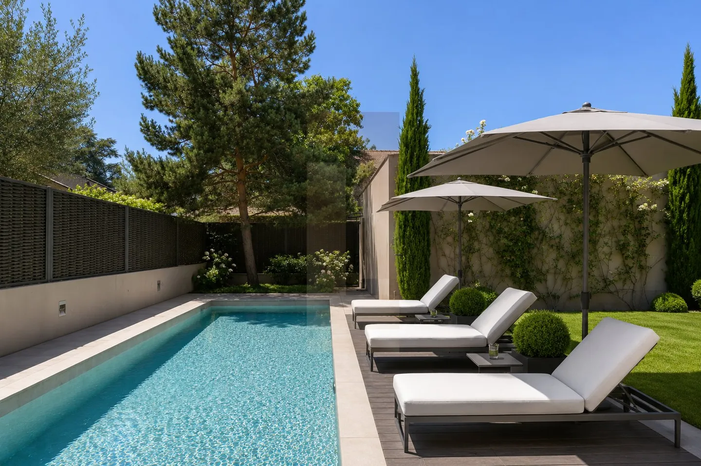 Exclusivity: Magnificent contemporary villa, turnkey - Photo 2 of 6