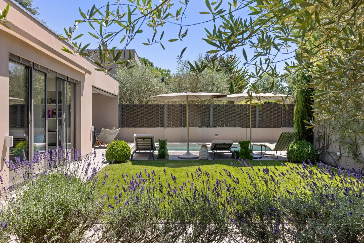 Exclusivity: Magnificent contemporary villa, turnkey - Photo 6 of 6