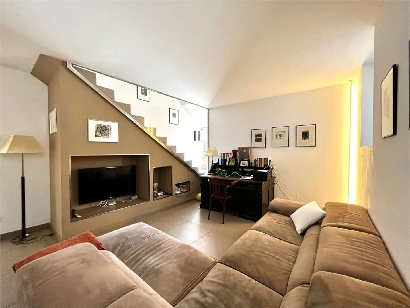 Elegant Apartment in Historic House - Photo 6 of 16
