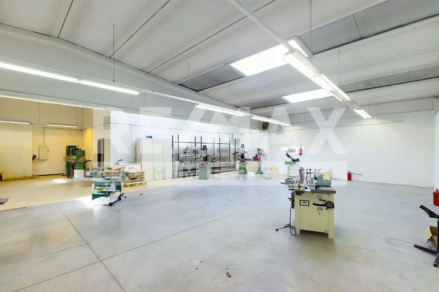 GEWERBEFLÄCHE MIT BÜROS UND LAGER - Foto 11 von 13