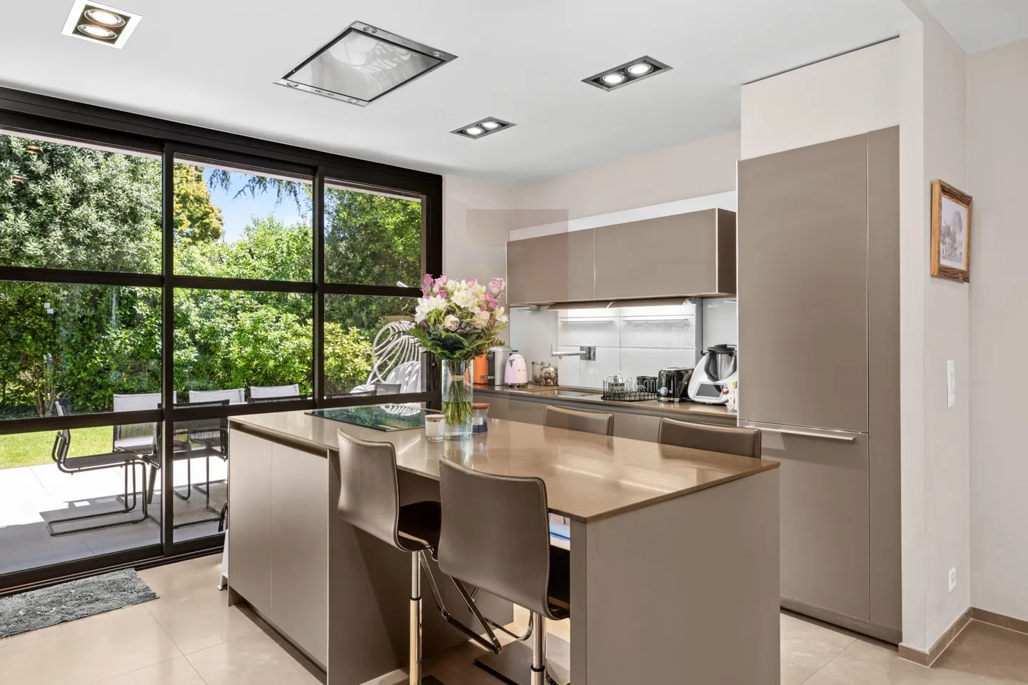 Exclusivity: Magnificent contemporary villa, turnkey - Photo 4 of 6