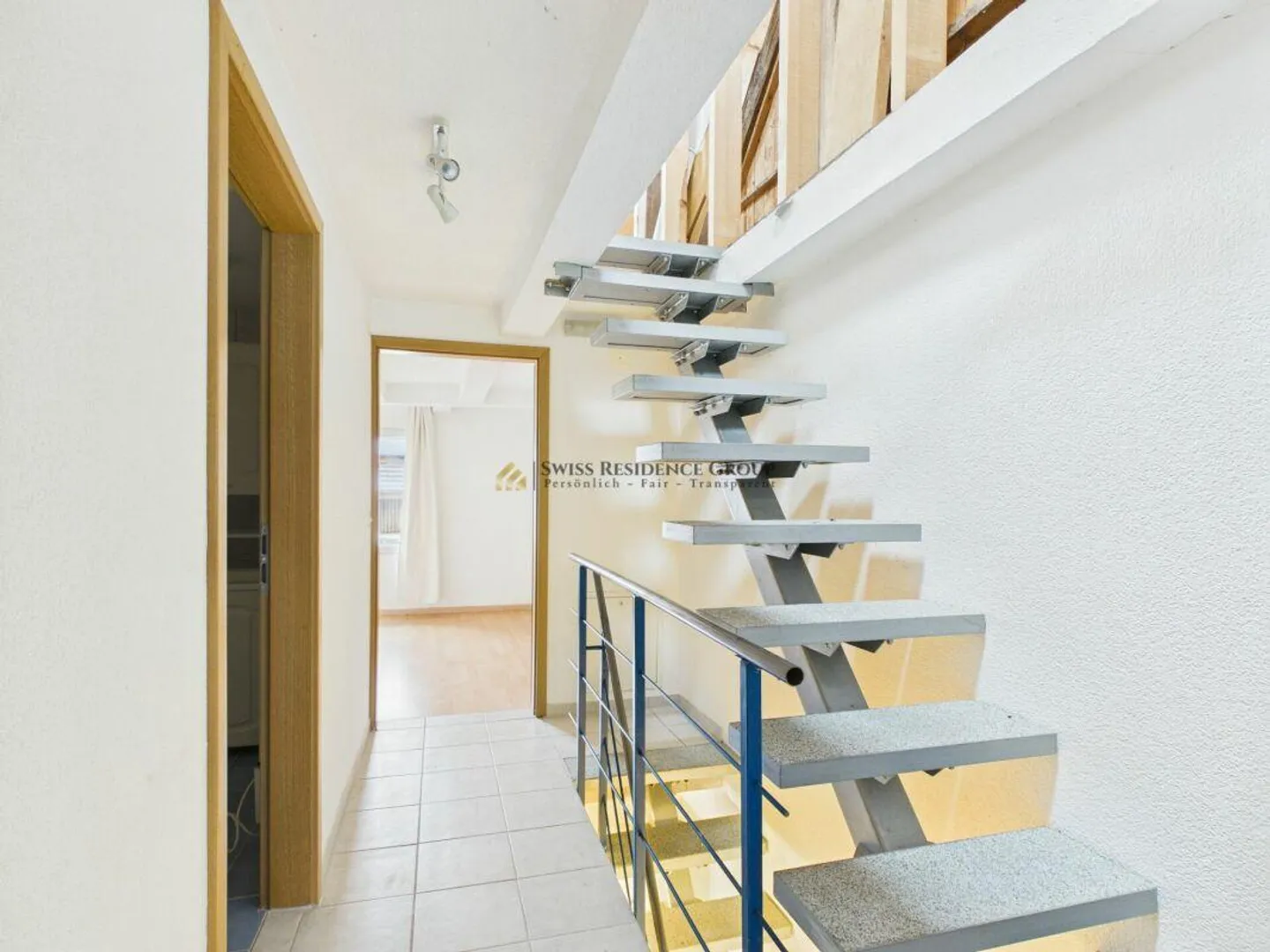 Charming 4.5-Room Terraced House in a Quiet Residential Area - Photo 2 of 13