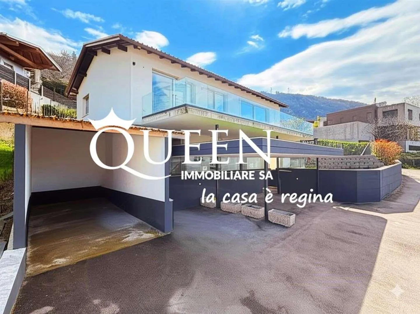 Carabbia: Villa con 6,5 camere, giardino e piscina - Foto 2 di 13