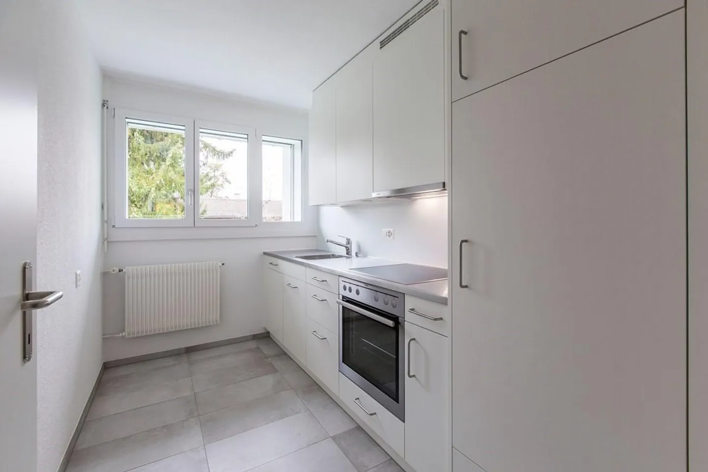 Modern and bright apartment in a quiet residential area - Photo 1 of 8