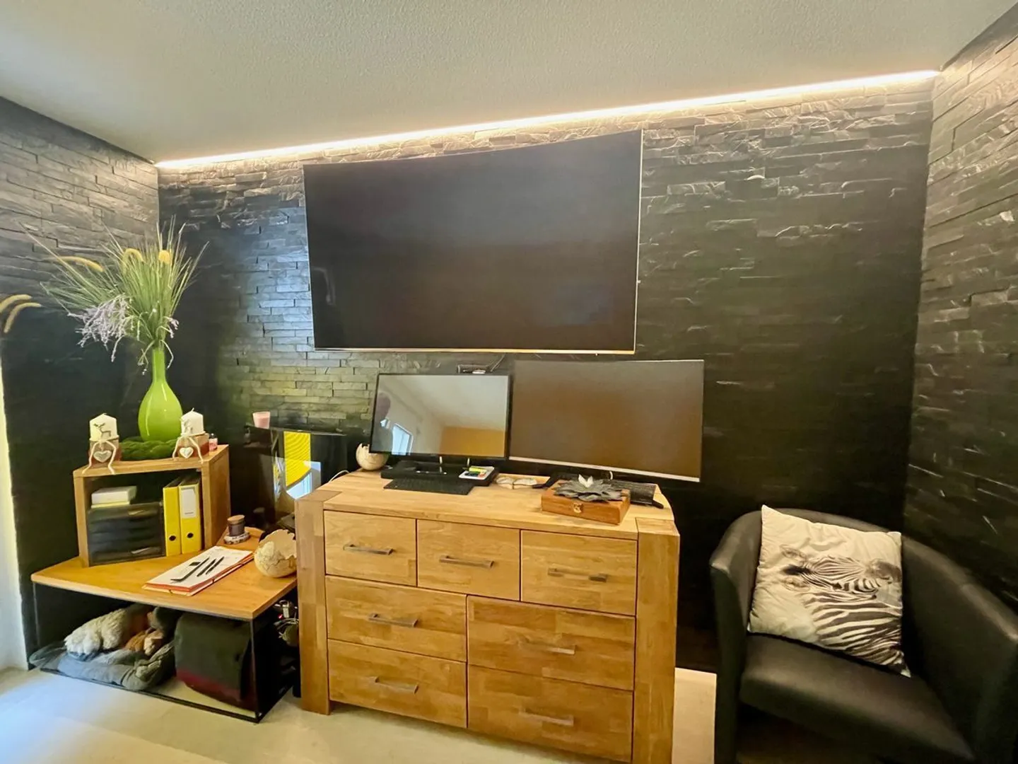 Completely renovated - sunny and quiet - Photo 1 of 3