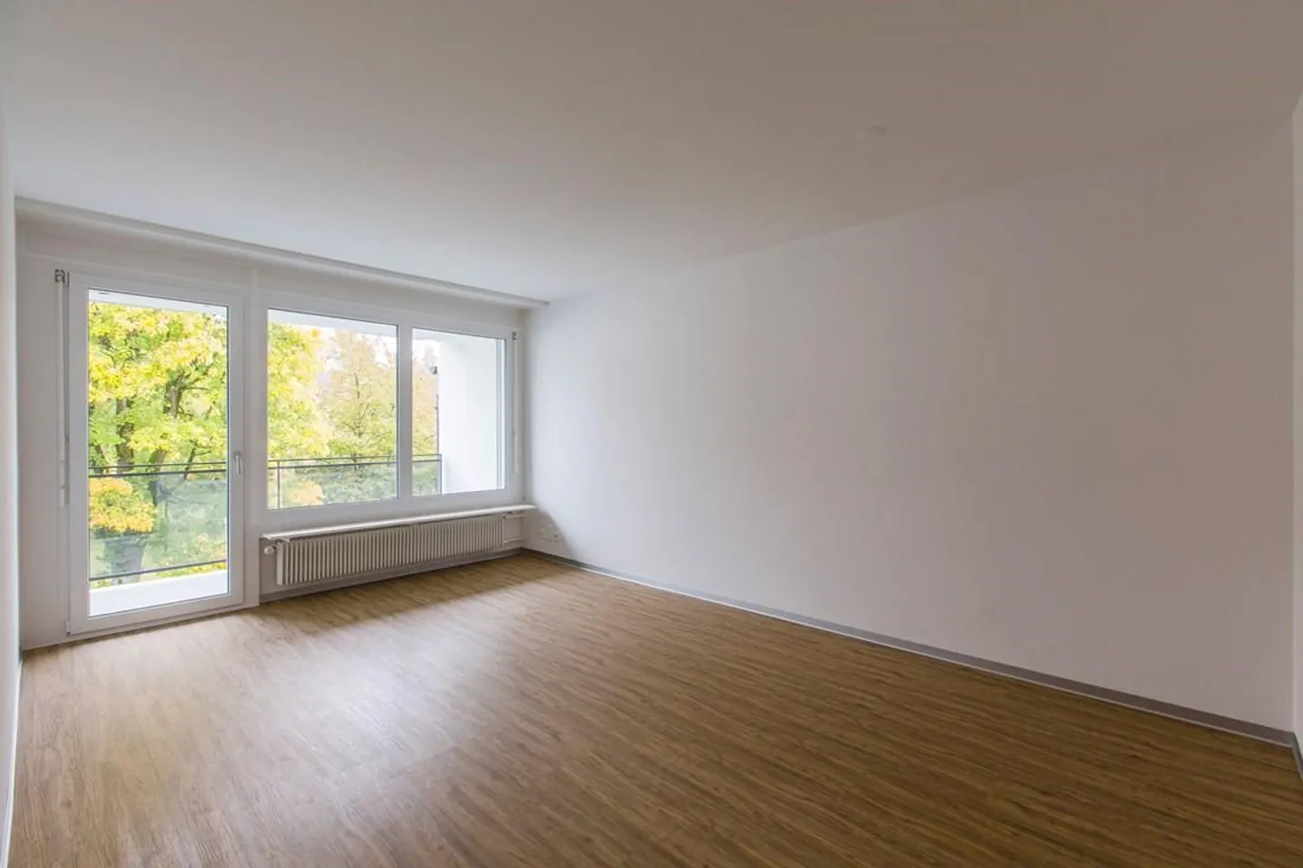 Modern and bright apartment in a quiet residential area - Photo 3 of 8