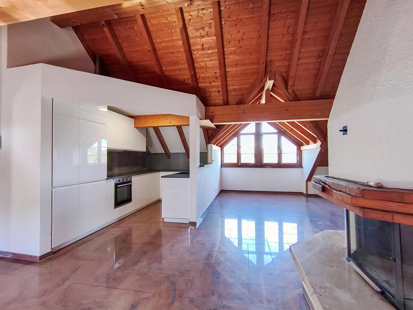 Appartamento 2.5 stanze parzialmente ristrutturato all'ultimo piano - Foto 1 di 8