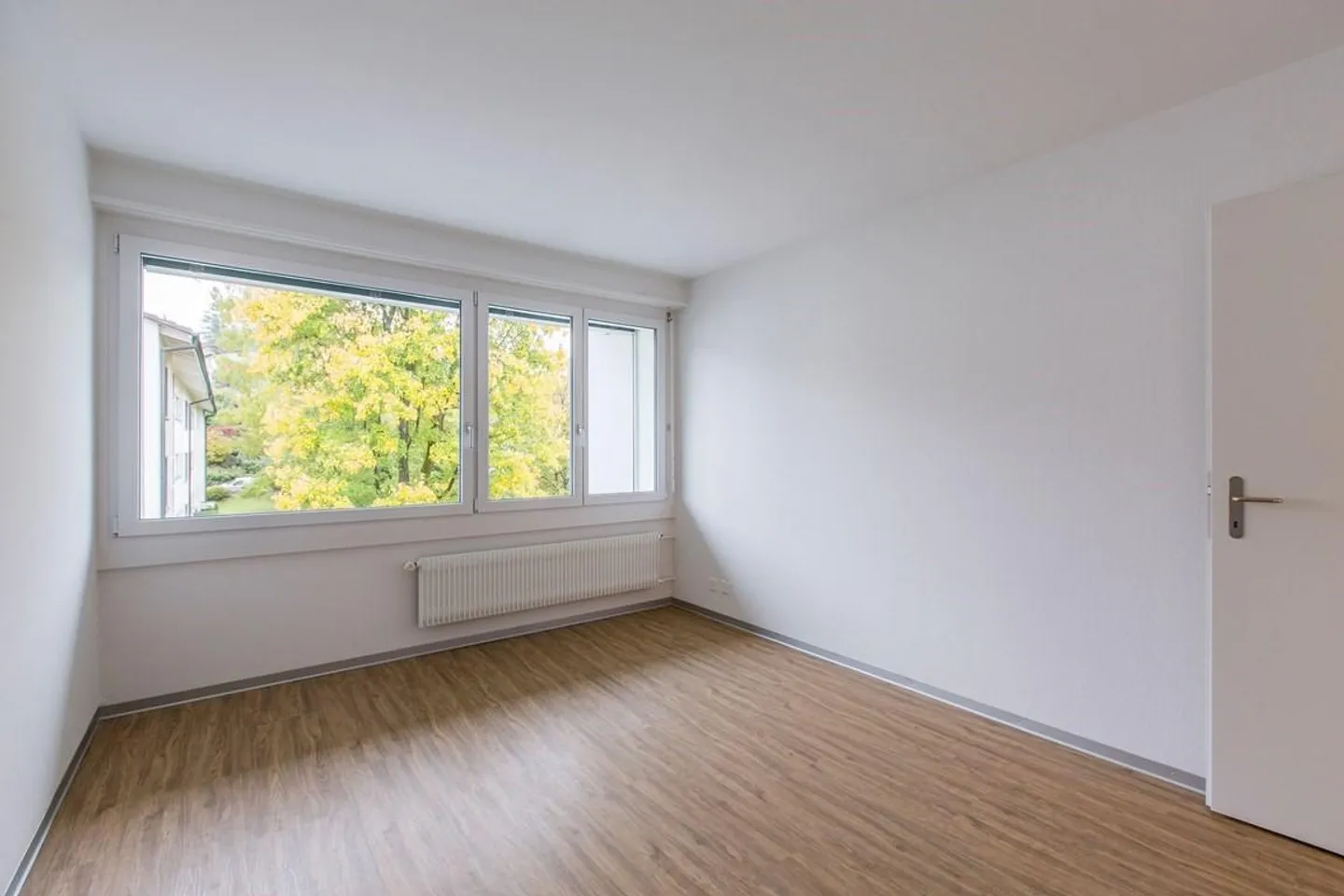 Modern and bright apartment in a quiet residential area - Photo 4 of 8