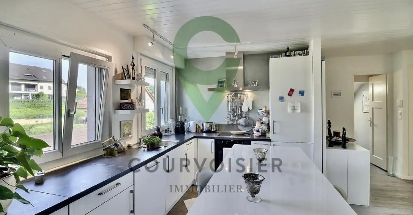 Magnificent property with two apartments and beautiful swimming pool - Photo 11 of 13