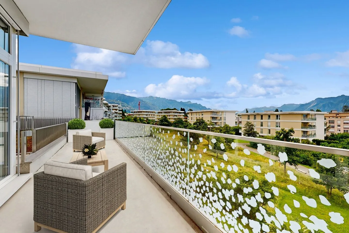 Appartement moderne avec vue sur le lac - Photo 2 sur 13