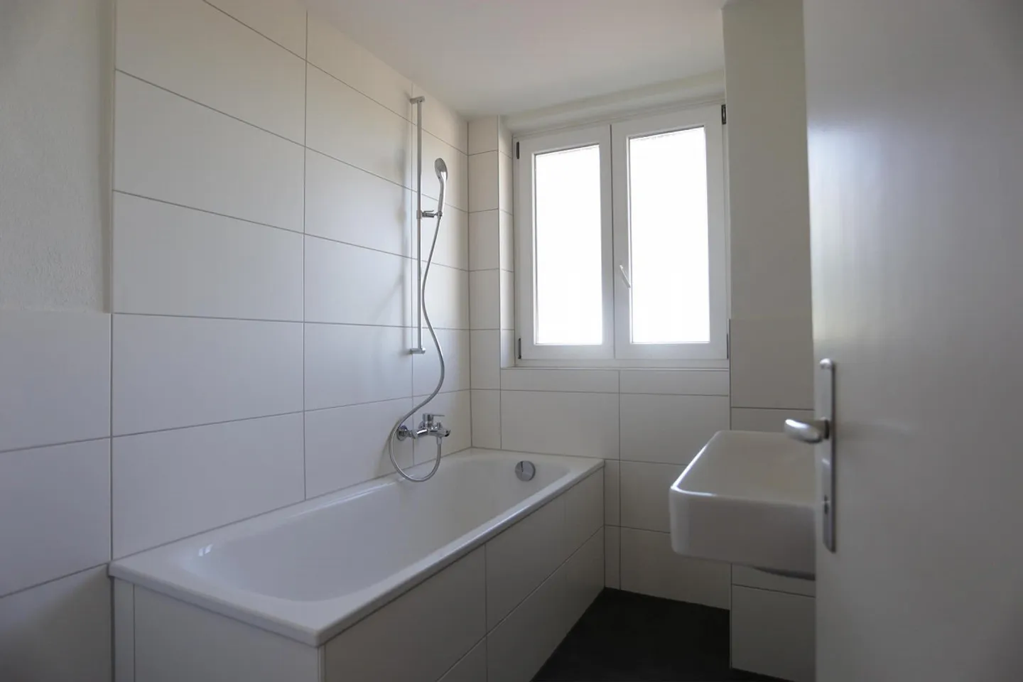 Renovierte Wohnung mit Balkonen - Foto 4 von 10