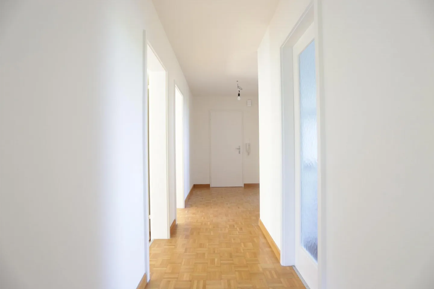 Renovierte Wohnung mit Balkonen - Foto 9 von 10