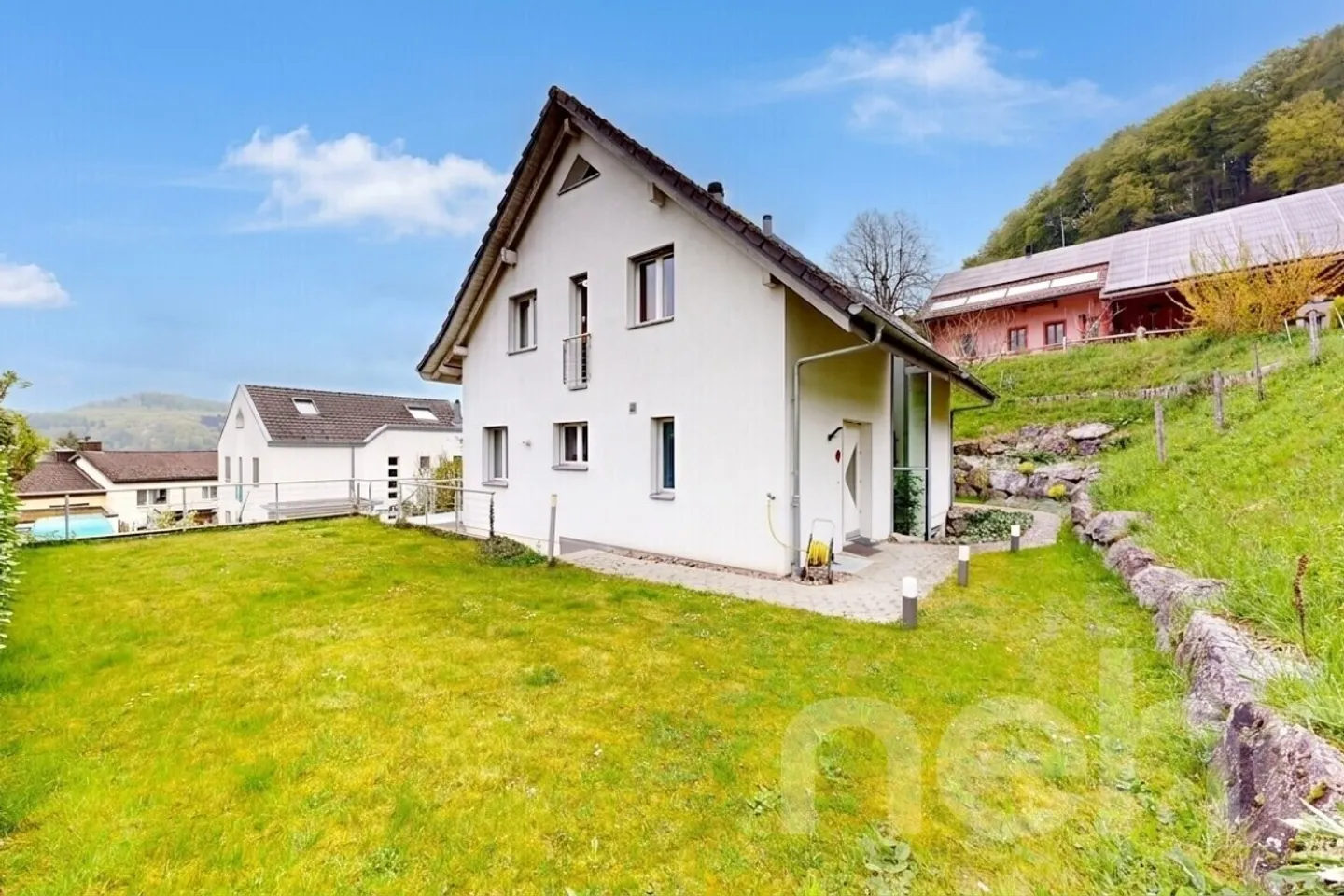 Stylish 6.5-room house in elevated location with panoramic view - Photo 3 of 12