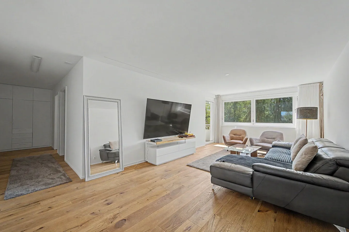 Completely modernized - live centrally and enjoy life! - Photo 2 of 15