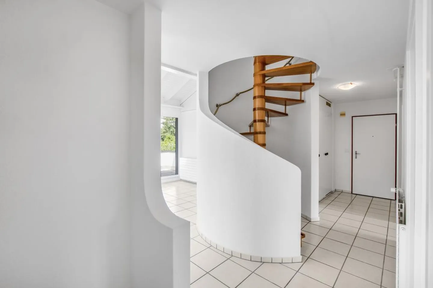 Teilsanierte 5.5-Zimmer-Galeriewohnung an ruhiger Lage - Foto 4 von 12