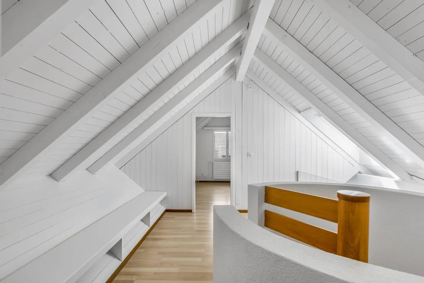Teilsanierte 5.5-Zimmer-Galeriewohnung an ruhiger Lage - Foto 5 von 12