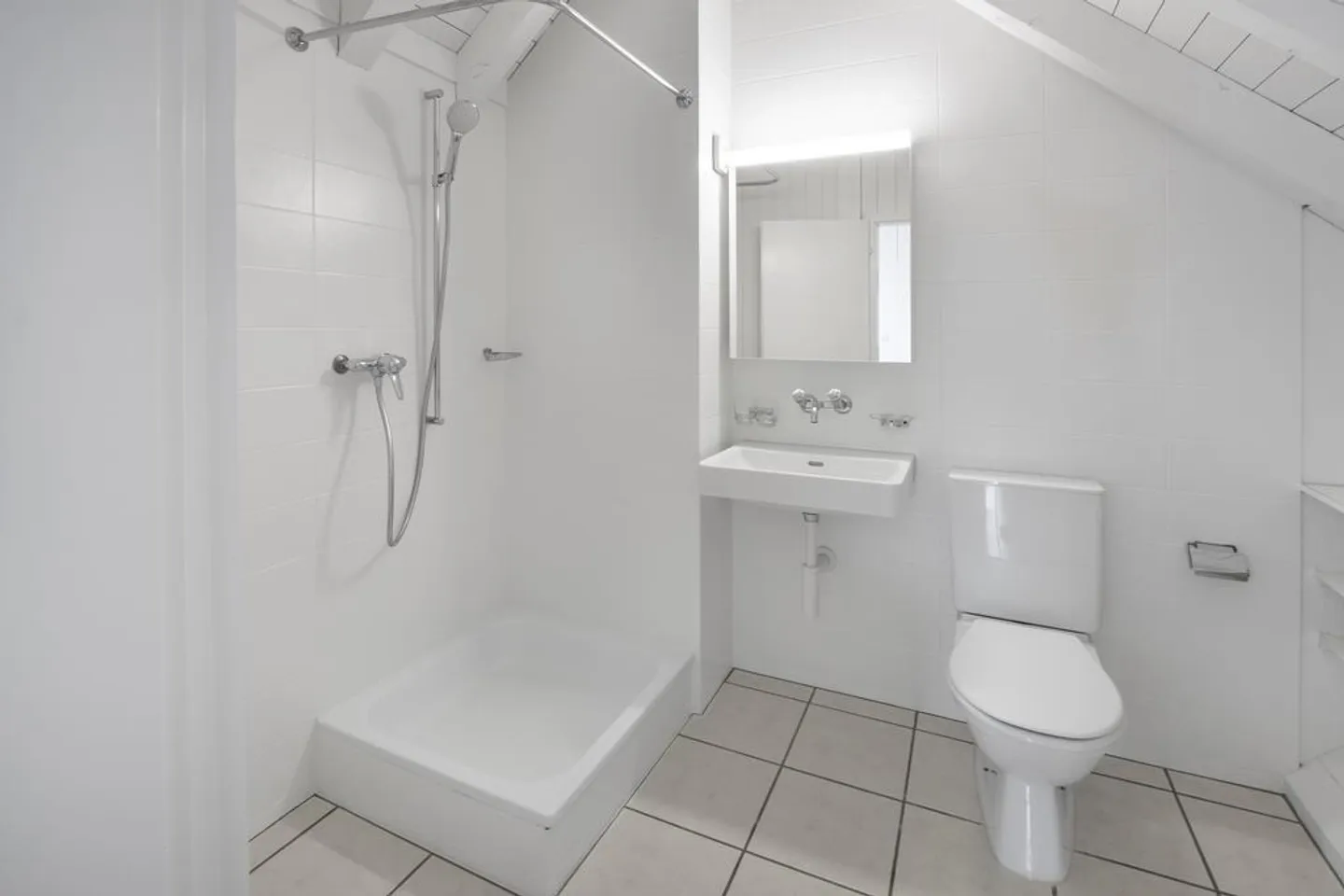 Teilsanierte 5.5-Zimmer-Galeriewohnung an ruhiger Lage - Foto 7 von 12