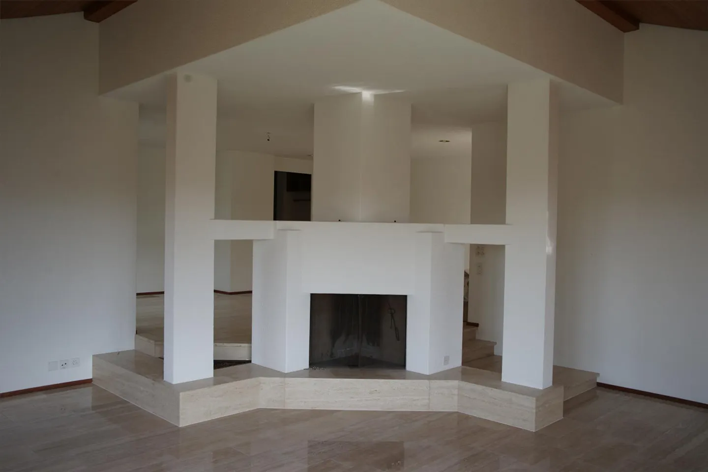 Spacious 7-room single-family house - Photo 4 of 9