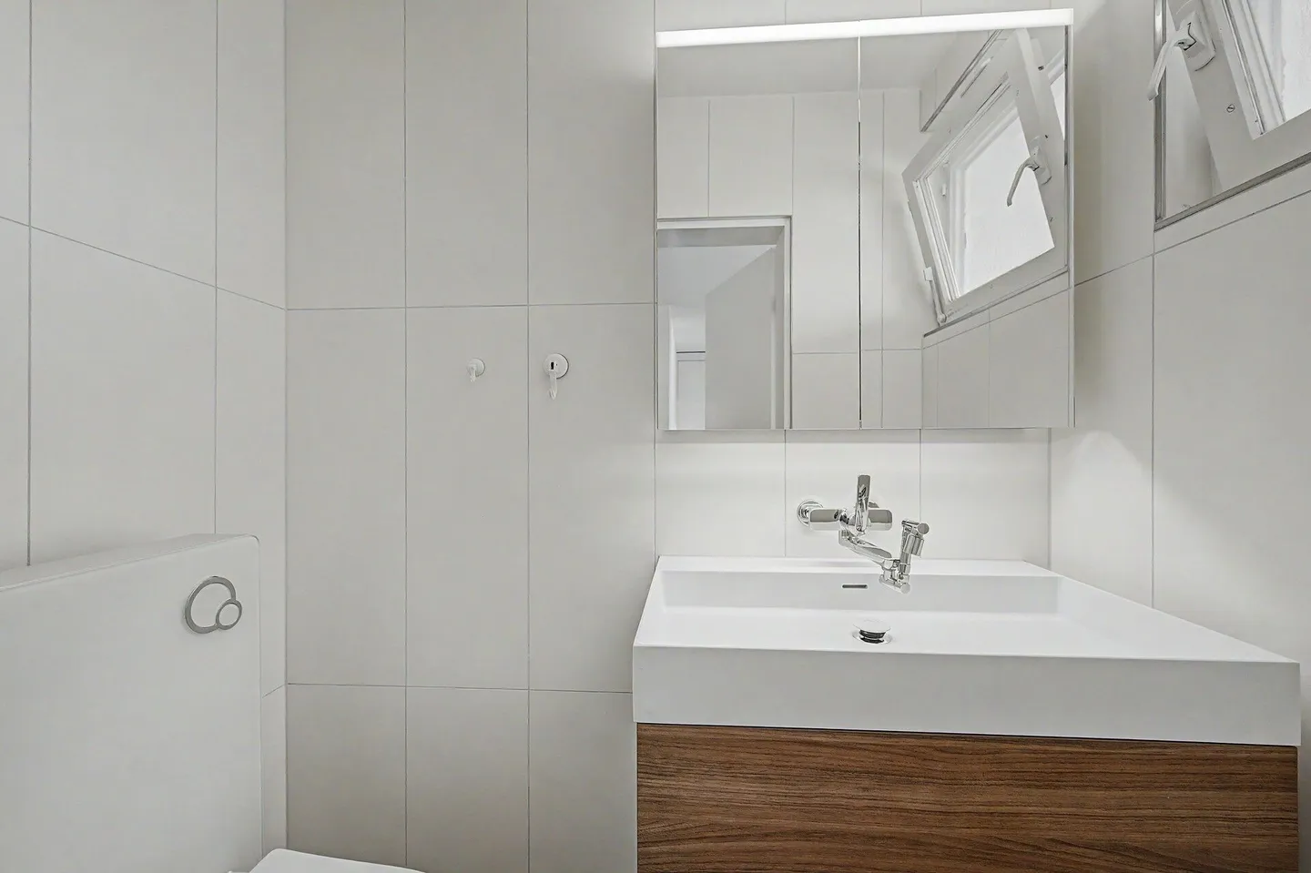 Completely modernized - live centrally and enjoy life! - Photo 11 of 15