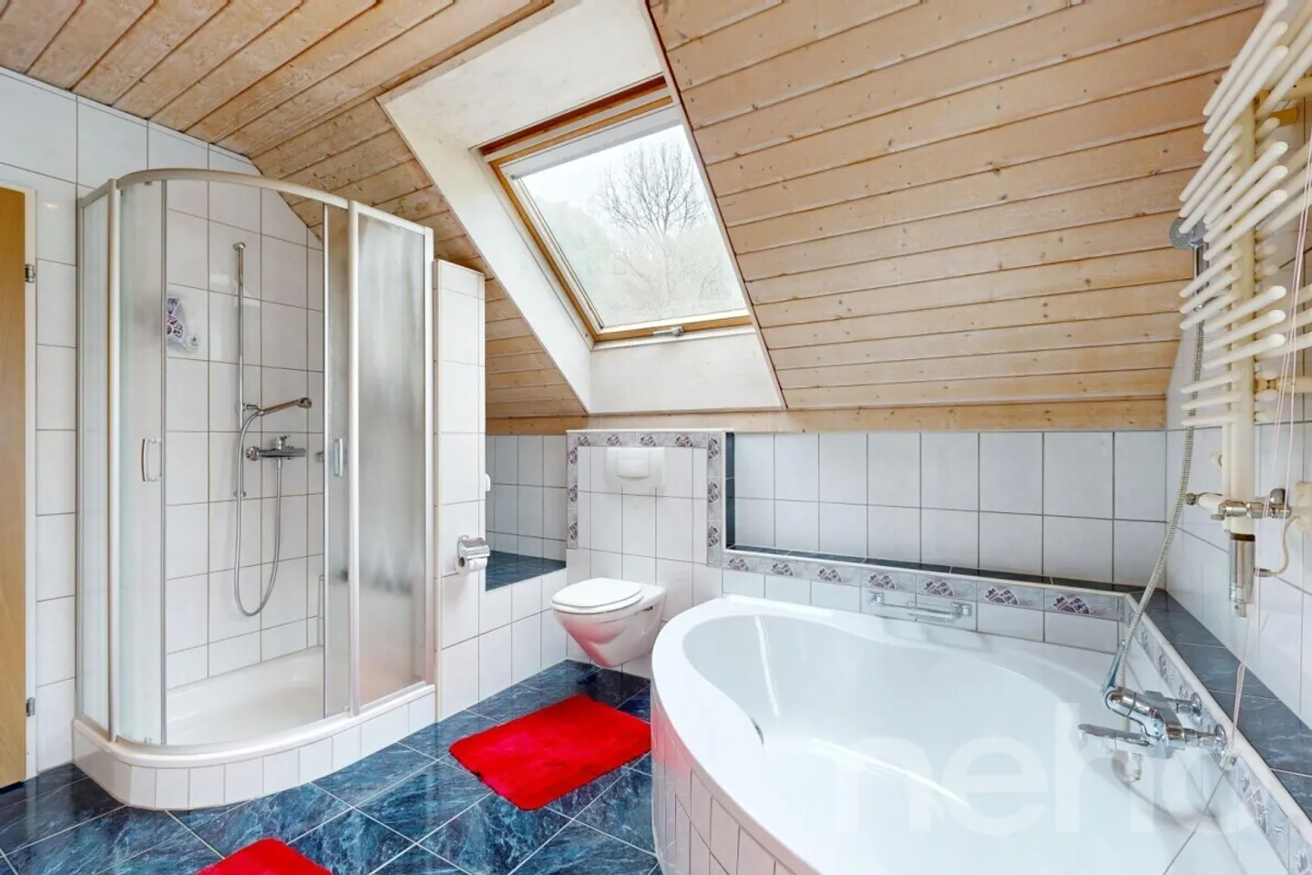 Stylish 6.5-room house in elevated location with panoramic view - Photo 9 of 12