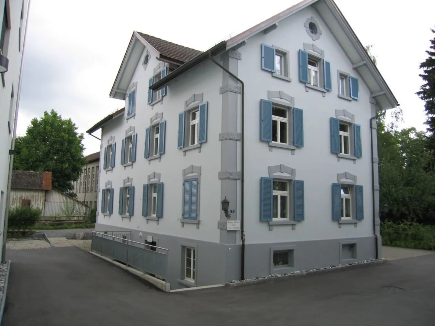 zentrale 2.5 Zimmer - Wohnung - im 2. OG - Photo 1 of 6