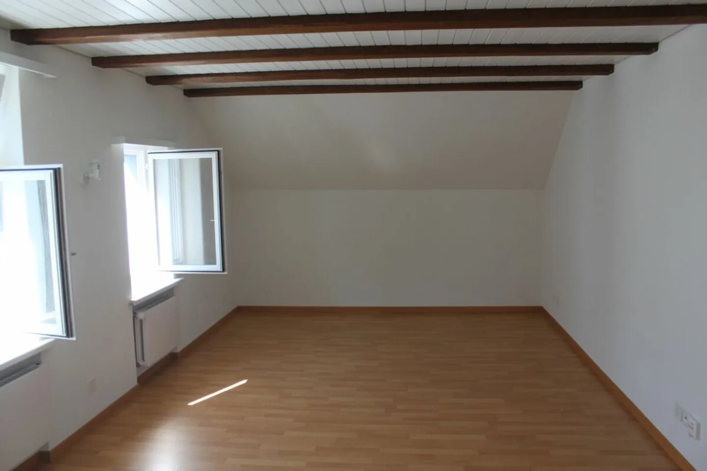 zentrale 2.5 Zimmer - Wohnung - im 2. OG - Photo 5 of 6