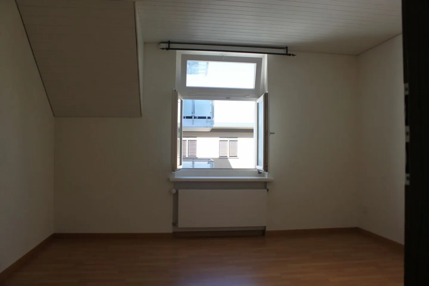 zentrale 2.5 Zimmer - Wohnung - im 2. OG - Photo 6 of 6