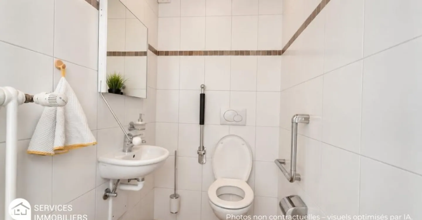 House adapted for people with reduced mobility with elevator - Photo 7 of 12