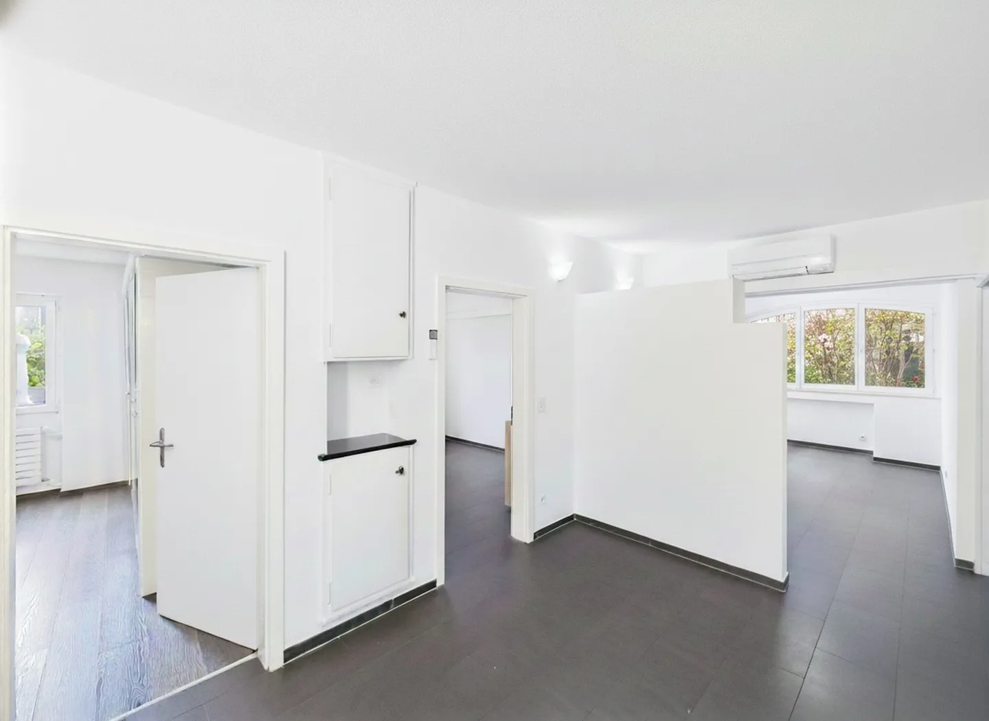 Affordable & Spacious 4.5-Room Apartment in a Good Location - Photo 2 of 5