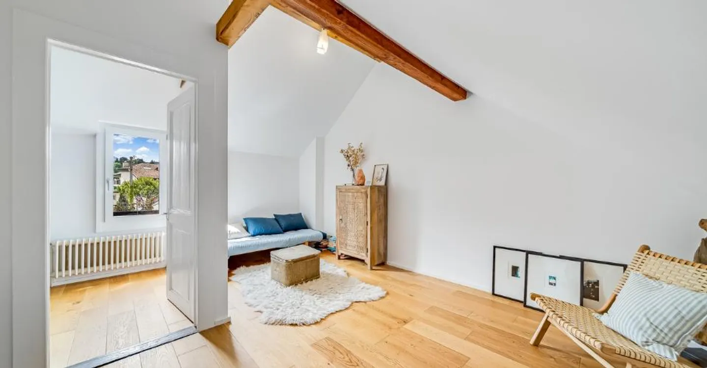 RENOVIERTES WOHNUNG ~10% RENDITE AUF EIGENKAPITAL - GARAGE BOX - EXKLUSIV - Foto 1 von 8