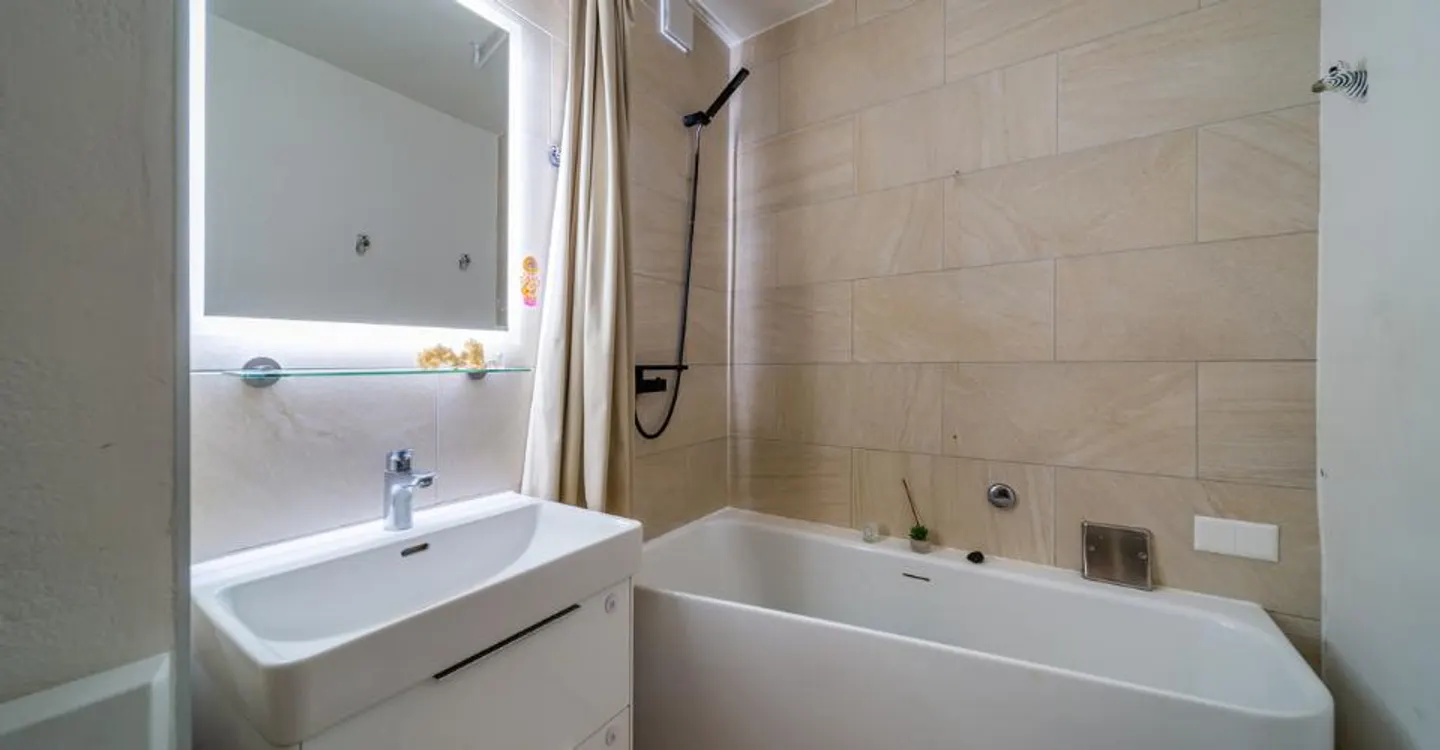 RENOVIERTES WOHNUNG ~10% RENDITE AUF EIGENKAPITAL - GARAGE BOX - EXKLUSIV - Foto 3 von 8