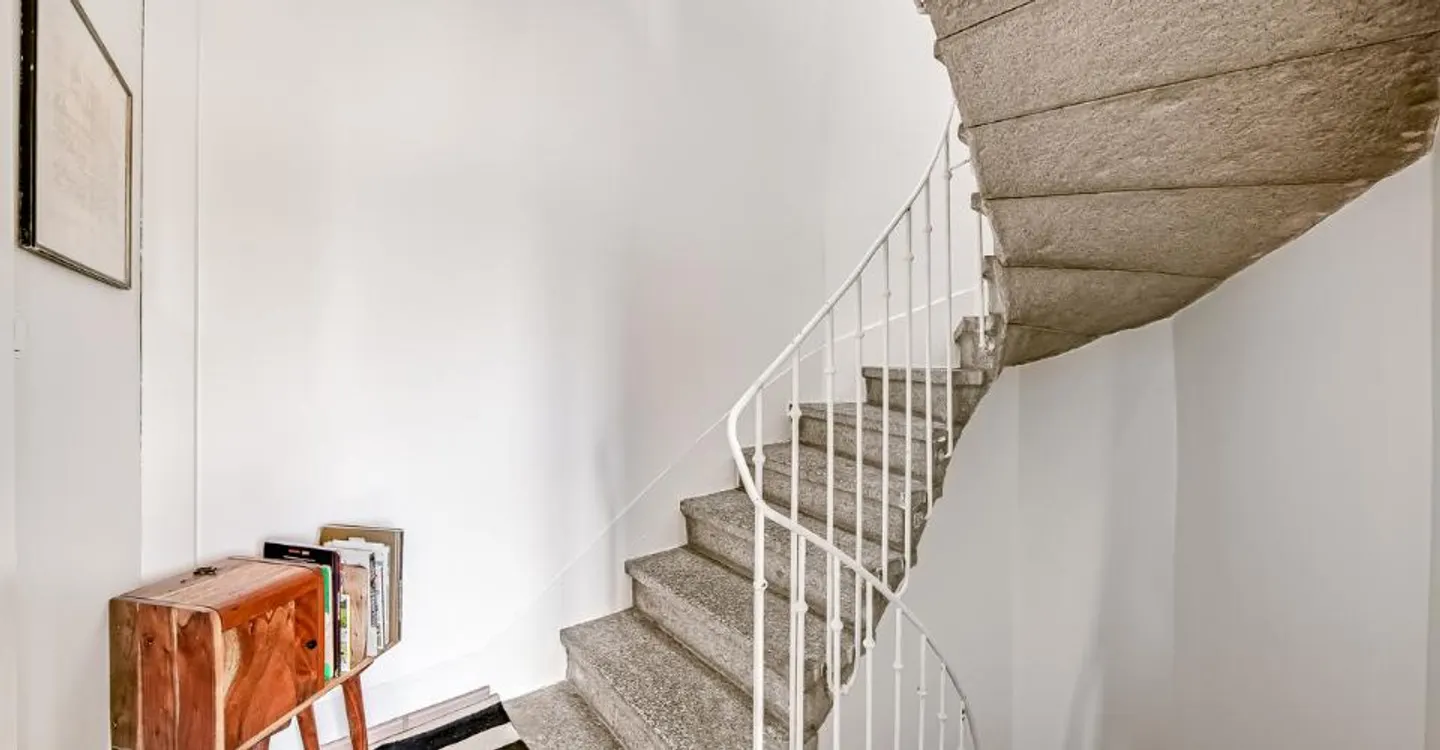 RENOVIERTES WOHNUNG ~10% RENDITE AUF EIGENKAPITAL - GARAGE BOX - EXKLUSIV - Foto 7 von 8