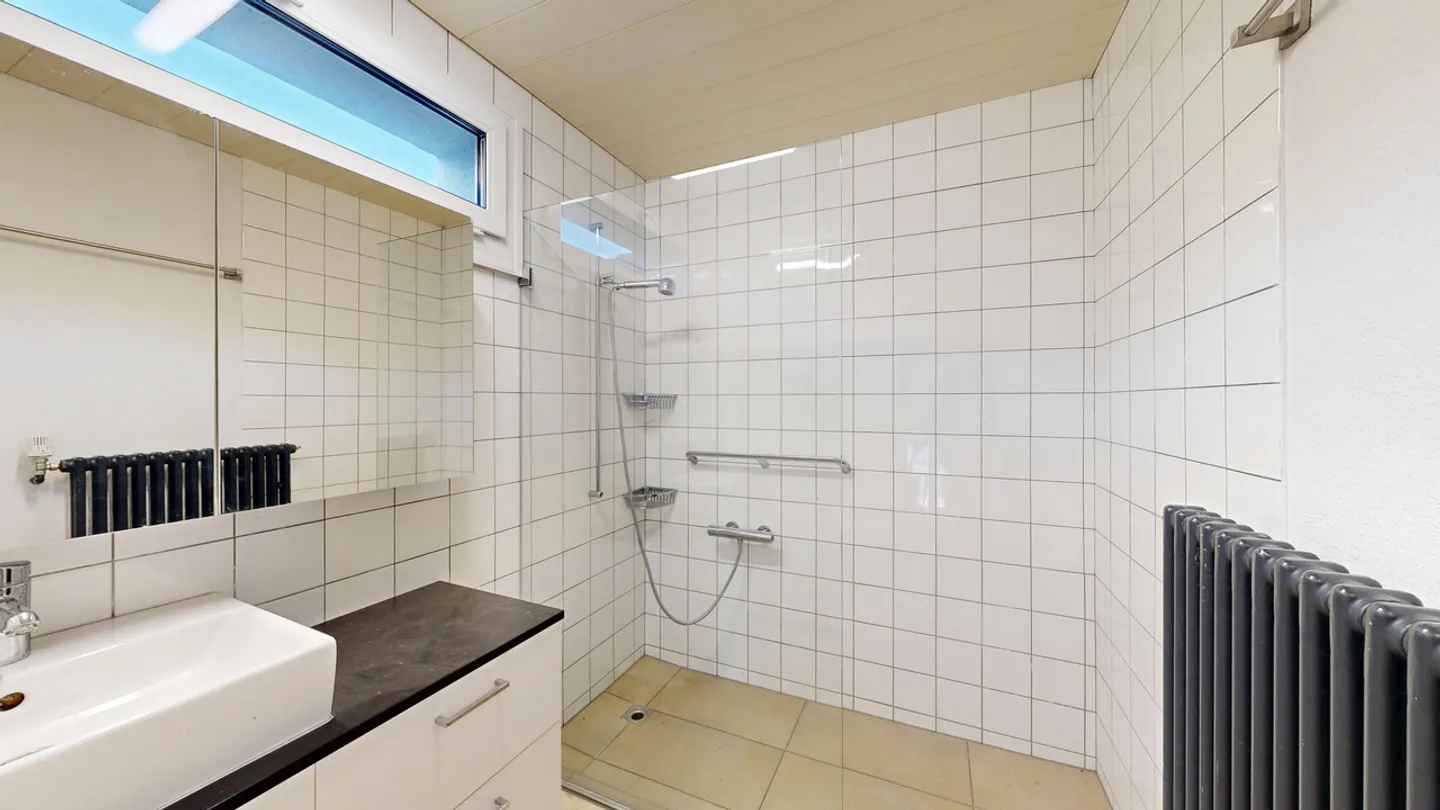 Geräumiges Einfamilienhaus mit Pool - Foto 16 von 33