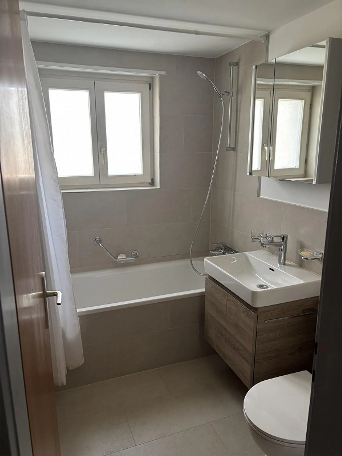 Belle appartement de 4 pièces au 1er étage avec balcon - Photo 4 sur 11