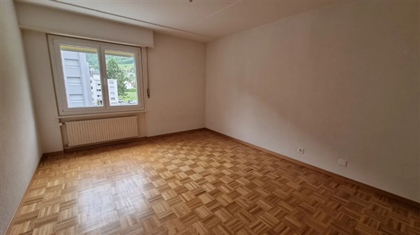 Questo appartamento di 3 stanze è completamente ristrutturato. - Foto 3 di 6