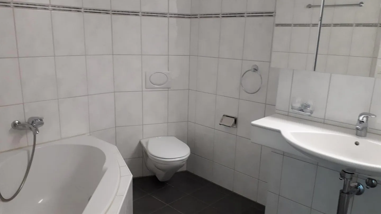 "Grosse Gartenwohnung mit 2 Bastelräumen" - Foto 7 von 8