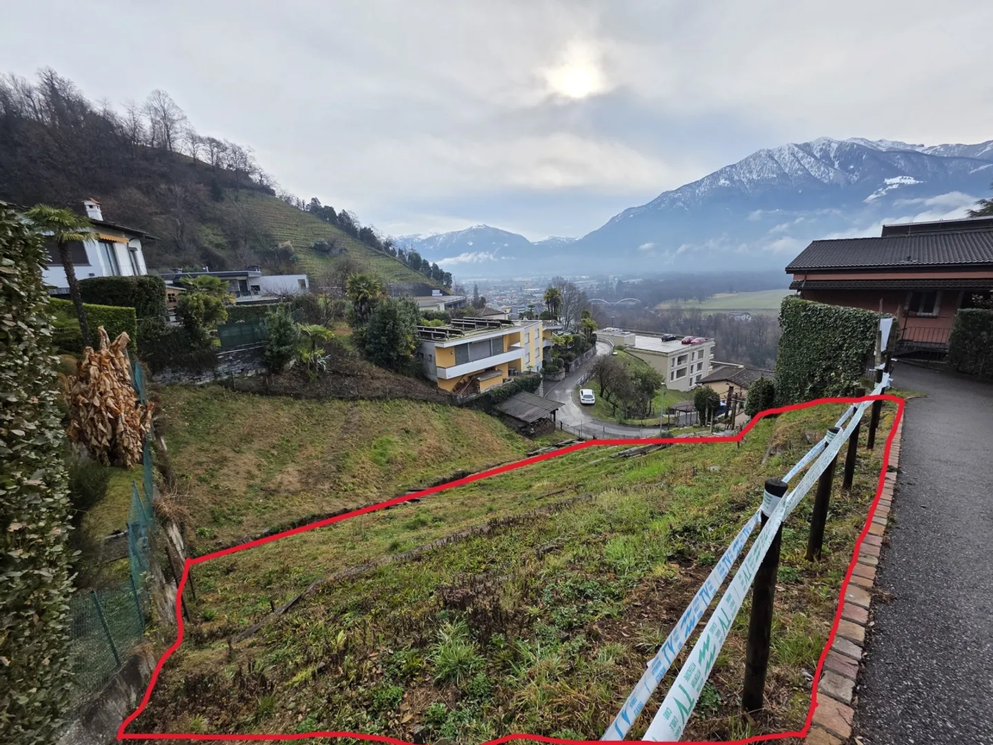 Elegantes Baugrundstück in der Nähe von Dienstleistungen und Verkehr, Gordola - Foto 1 von 2