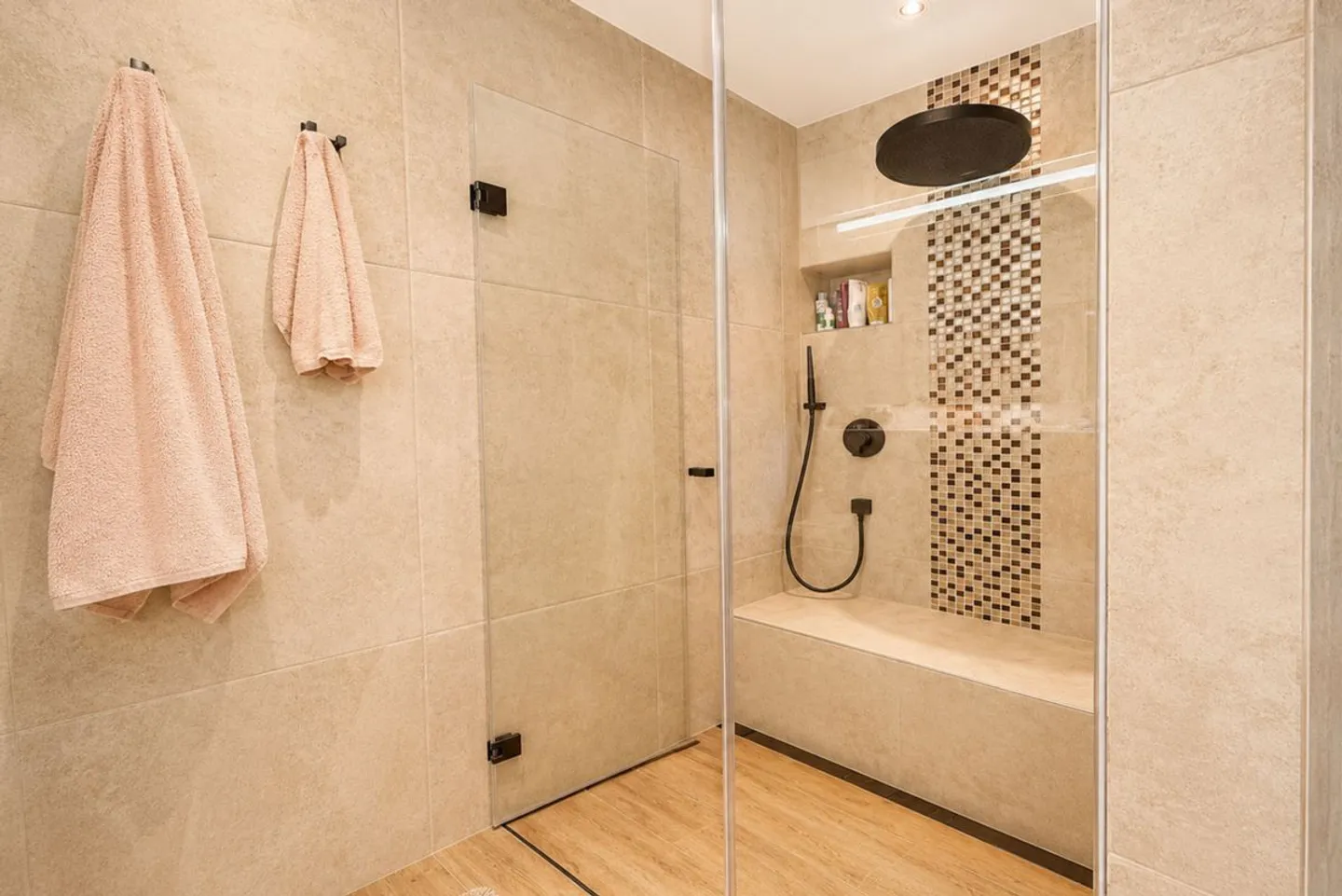 Appartement luxueux avec beaucoup de lumière - Photo 7 sur 13