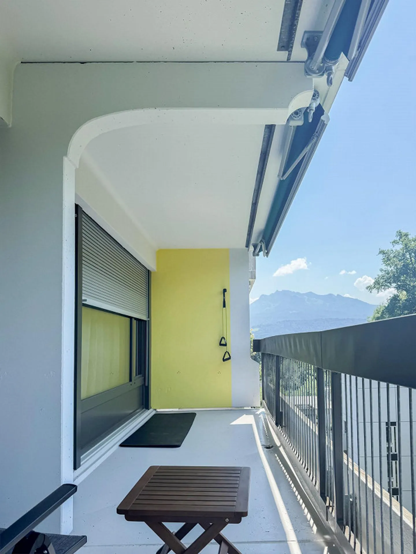 Appartement spacieux avec vue au 8ème étage ! - Photo 1 sur 12