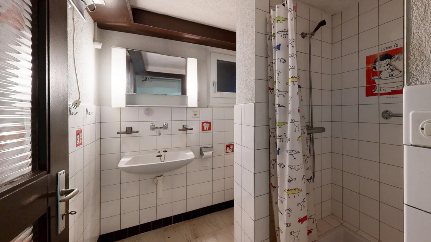 Geräumiges Einfamilienhaus mit Pool - Foto 23 von 33